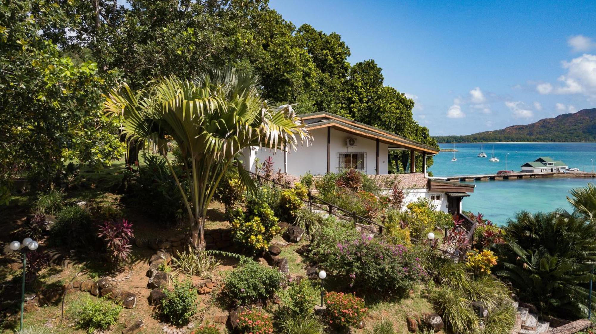 Colibri Hotel Baie Sainte Anne Exterior photo